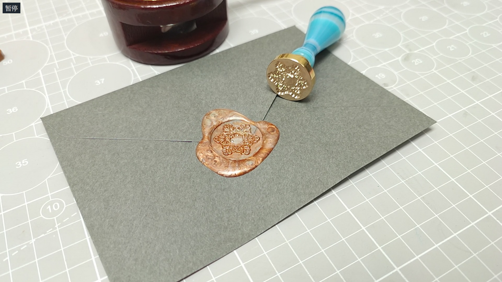 Customized Christmas wax stamps of various sizes, shapes, patterns and logos