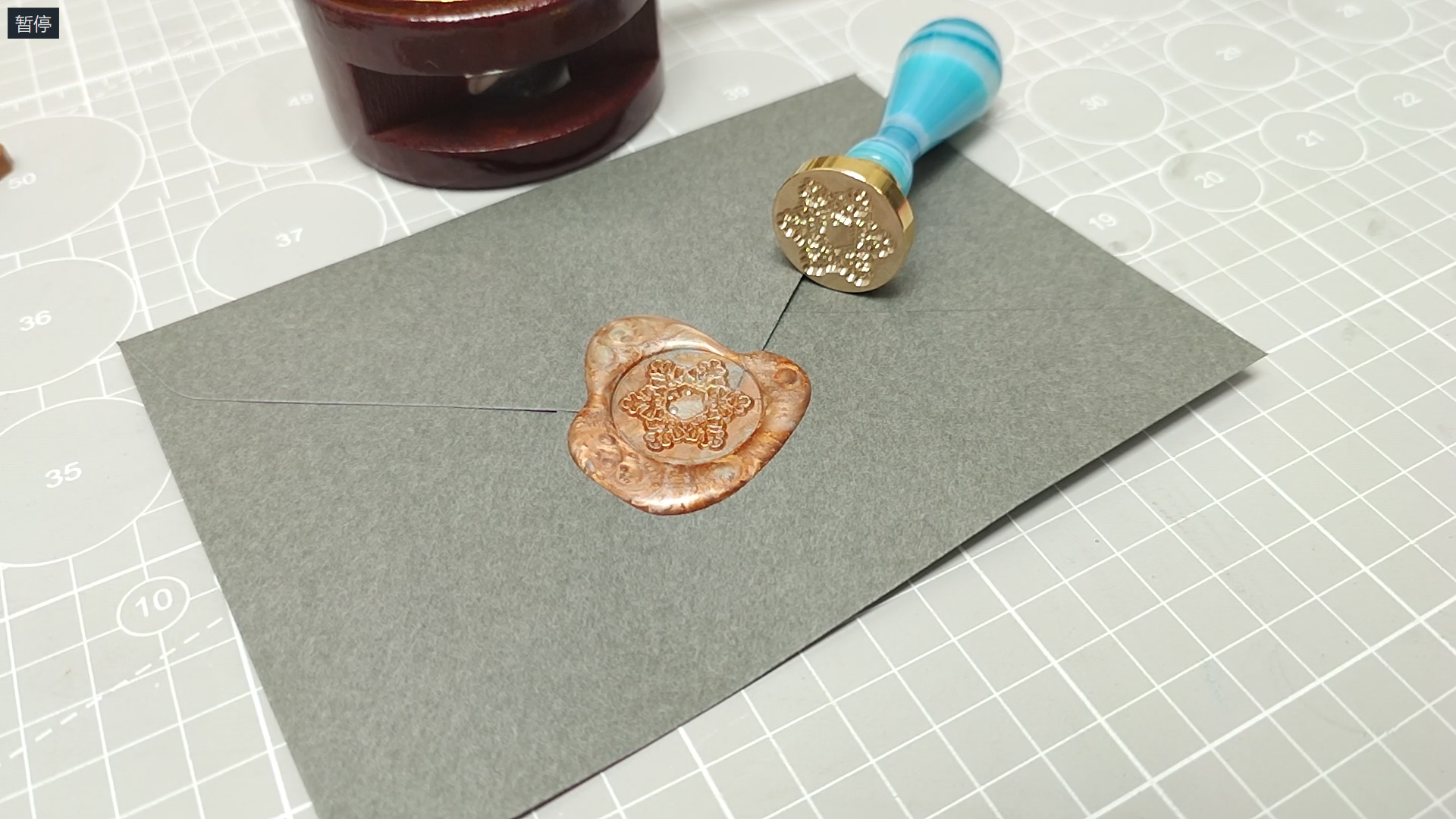 Customized Christmas wax stamps of various sizes, shapes, patterns and logos